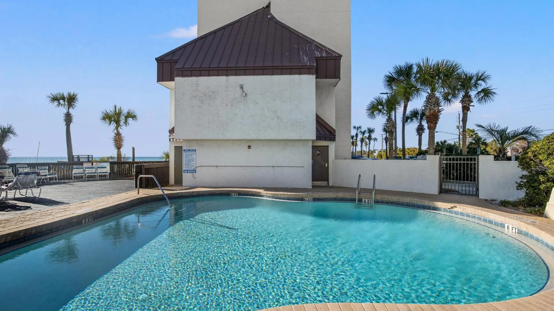 Beach Haven! 2Br 2Ba Sleeps 6! Coastal Paradise Awaits! Panama Stadt USA