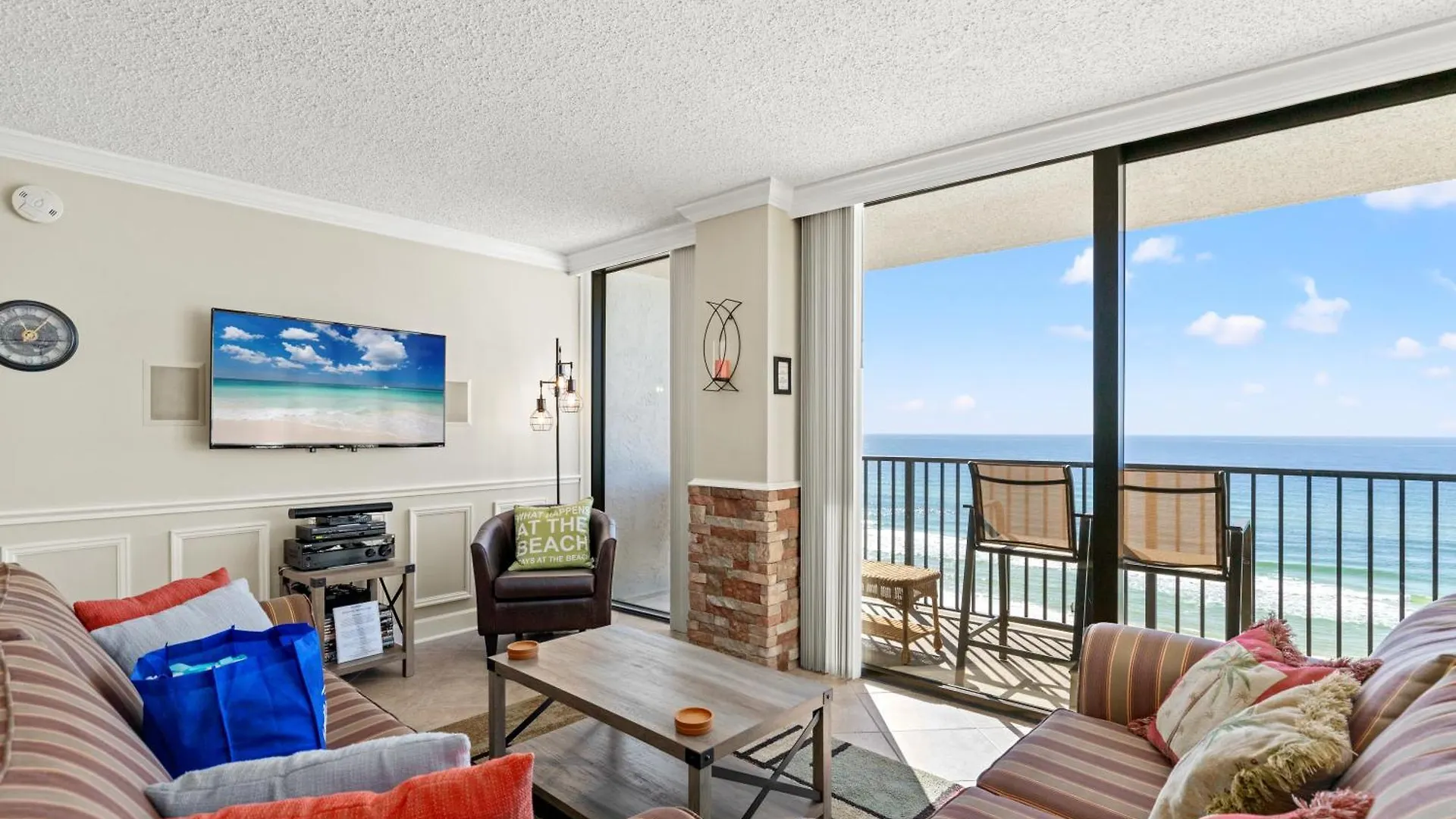 Beach Haven! 2Br 2Ba Sleeps 6! Coastal Paradise Awaits! Panama Stadt