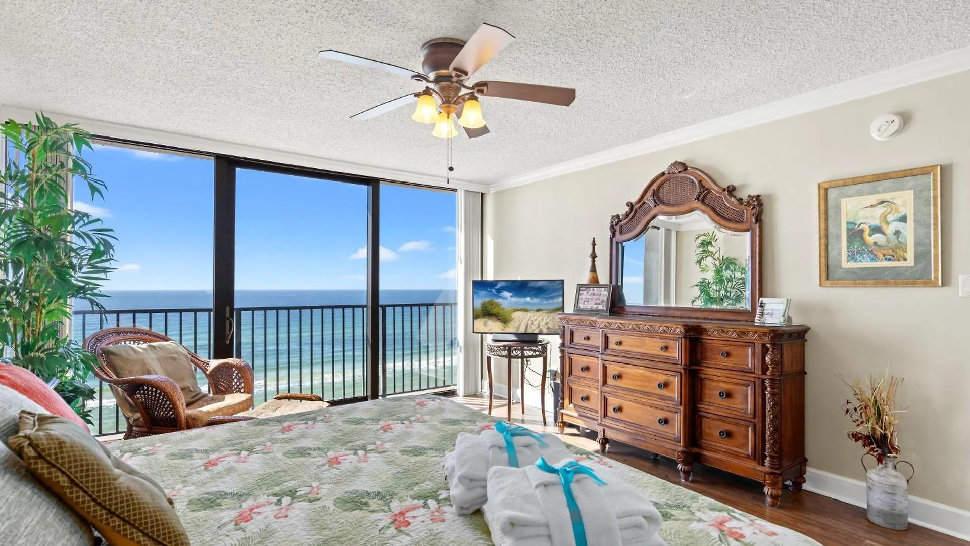 Beach Haven! 2Br 2Ba Sleeps 6! Coastal Paradise Awaits! Panama Stadt